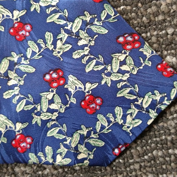 Marko Mikael red berry tie - Picture 2 of 5